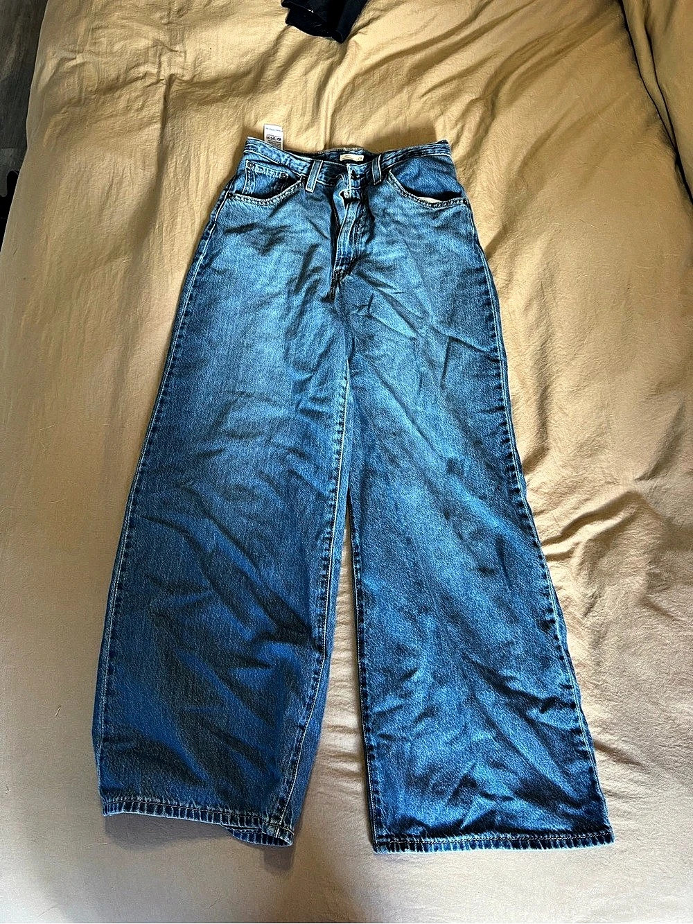 Levi cinched baggie  Jeans in Blue Waist 29 Like New